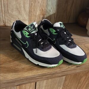 Nike Air Max SE “Black Scream Green” sneakers